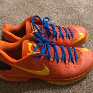 Basketball shoes